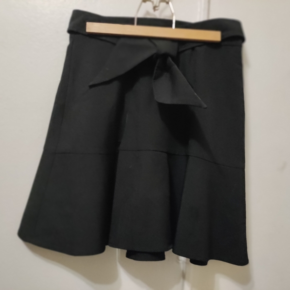 Banana Republic Dresses & Skirts - NWT Banana Republic Black Skater Skirt with Belt/Bow